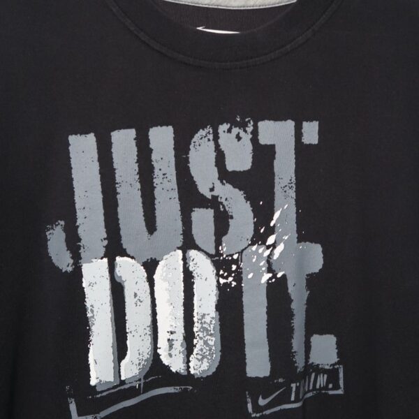 Nike T-Shirt Black Close Up